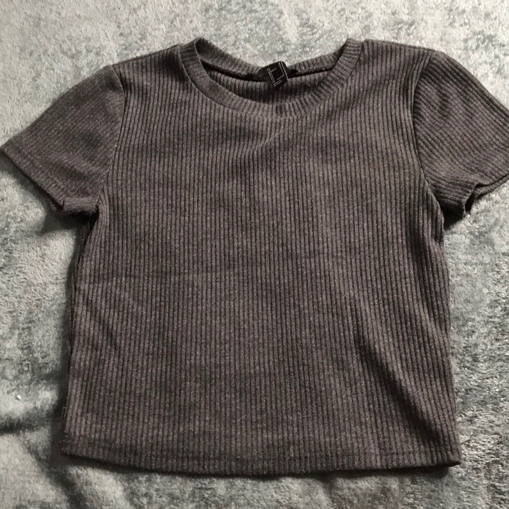 gray shirt